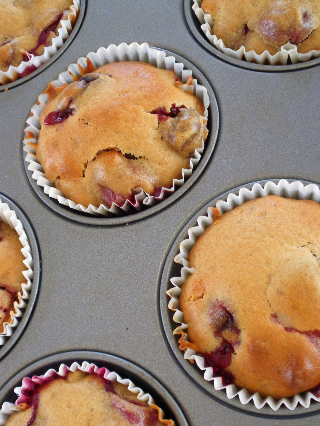 Kirsch-Muffins mit Marzipan {weizenfrei} - meergruenes - Brot und Meer